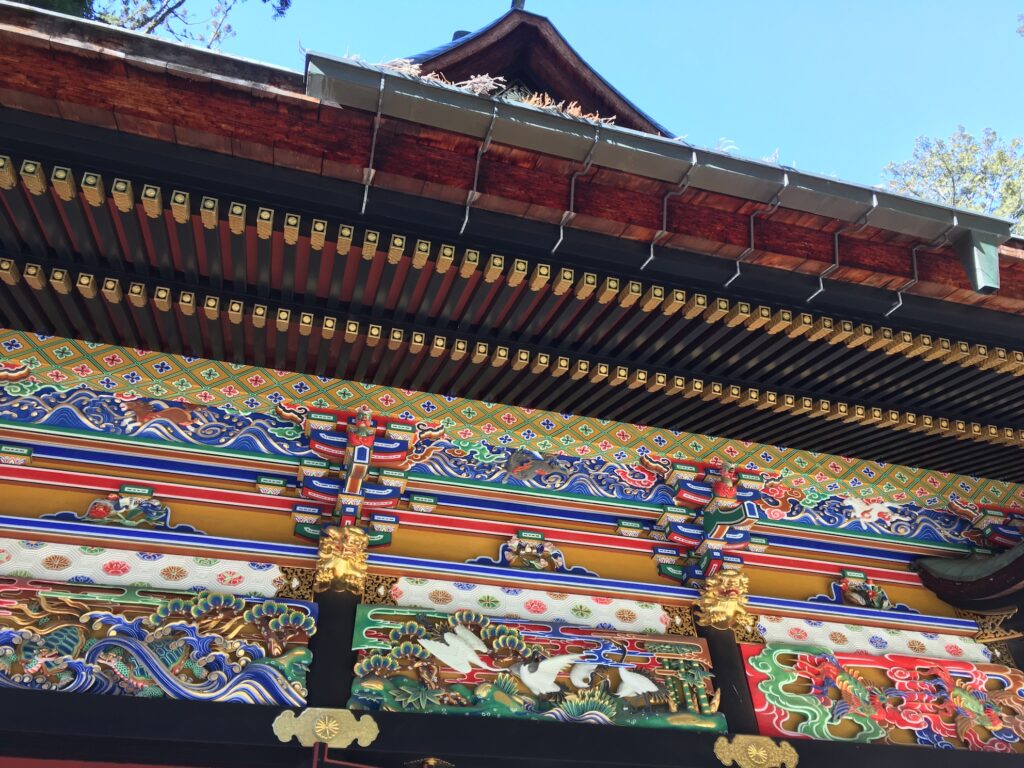 三峯神社拝殿横